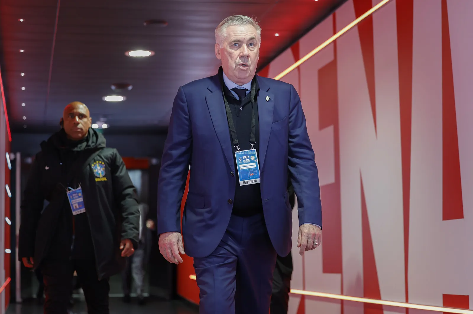 Ancelotti enfrenta críticas de torcedores após escolhas em amistoso da Seleção