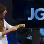 Andréia Sadi diverte web com pulseiras em bastidor na Globo