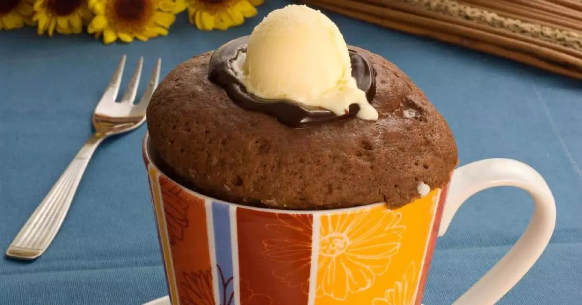 Aprenda a preparar um petit gâteau de caneca delicioso e rápido