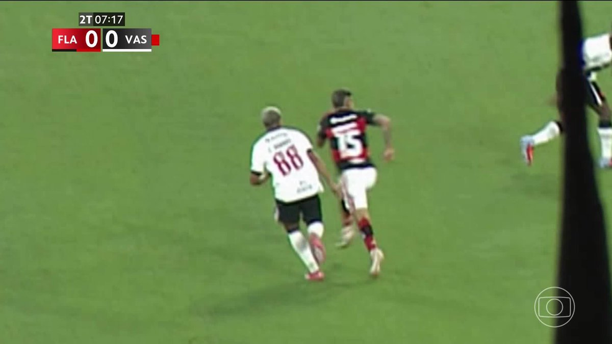 Arbitragem de clássico relembra expulsão anterior e gera debates