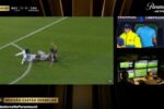 Arbitragem de Jesús Valenzuela gera reclamações em jogo de futebol