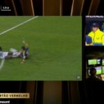 Arbitragem de Jesús Valenzuela gera reclamações em jogo de futebol