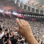 Arquibancada do maracanã é tomada pelo som da unidos da tijuca