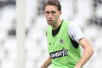Arthur Chaves é desfalque no Botafogo após trauma na bacia e abdômen
