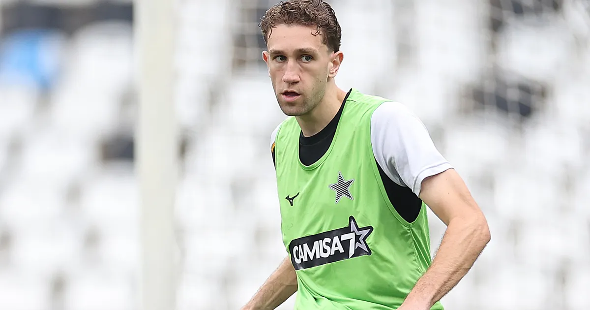 Arthur Chaves é desfalque no Botafogo após trauma na bacia e abdômen