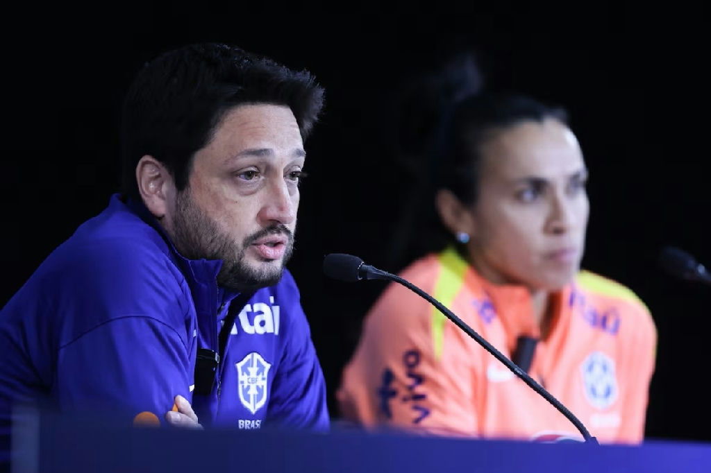 Arthur Elias projeta presença de Marta na Copa do Mundo de 2027