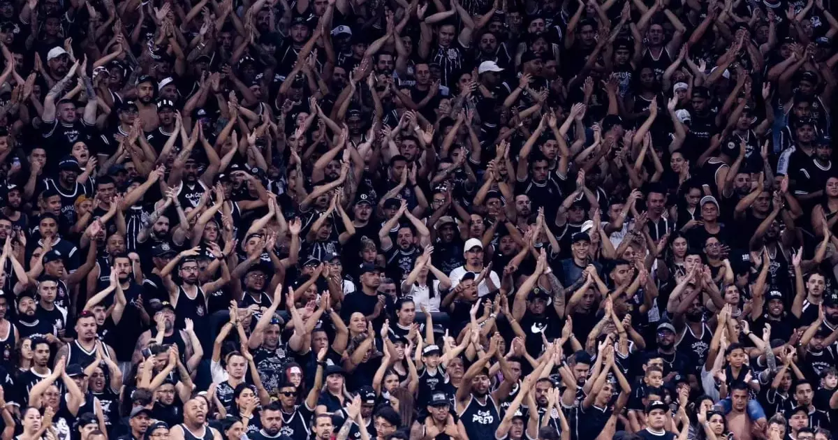 Artilheiro do Corinthians deixa o clube rumo ao futebol de campo
