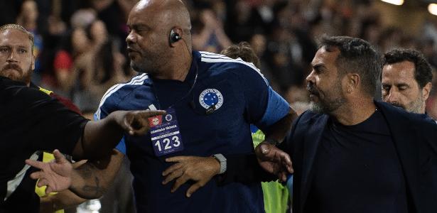 Artur Jorge denuncia ataques xenófobos durante partida do Cruzeiro