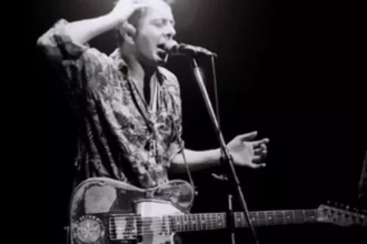 As influências musicais de Joe Strummer além do punk rock