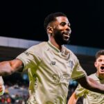 Atacante com passagem pelo futebol inglês brilha intensamente na Turquia