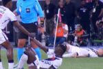 Atacante do Vasco sofre desmaio em campo durante clássico contra o Botafogo