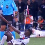 Atacante do Vasco sofre desmaio em campo durante clássico contra o Botafogo