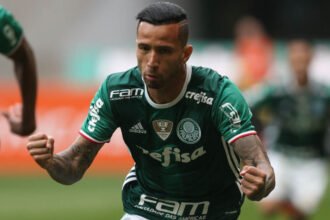Atacante Leandro Pereira encerra a carreira aos trinta e cinco anos