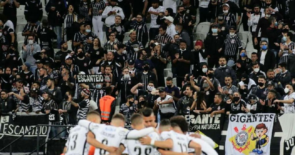 Atacante Maicon deixa o Corinthians e reforça o Azuriz para migrar ao futebol de campo