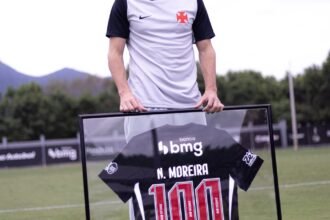 Atacante Nuno Moreira alcança a marca de cem partidas pelo Vasco