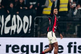 Atacante que quase vestiu a camisa alvinegra brilha contra o ex-quase clube