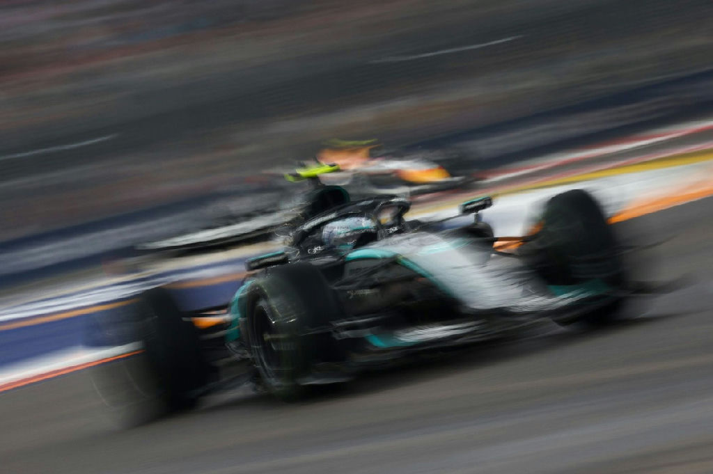 Atualização da mercedes na F1 altera equilíbrio e complica pilotagem