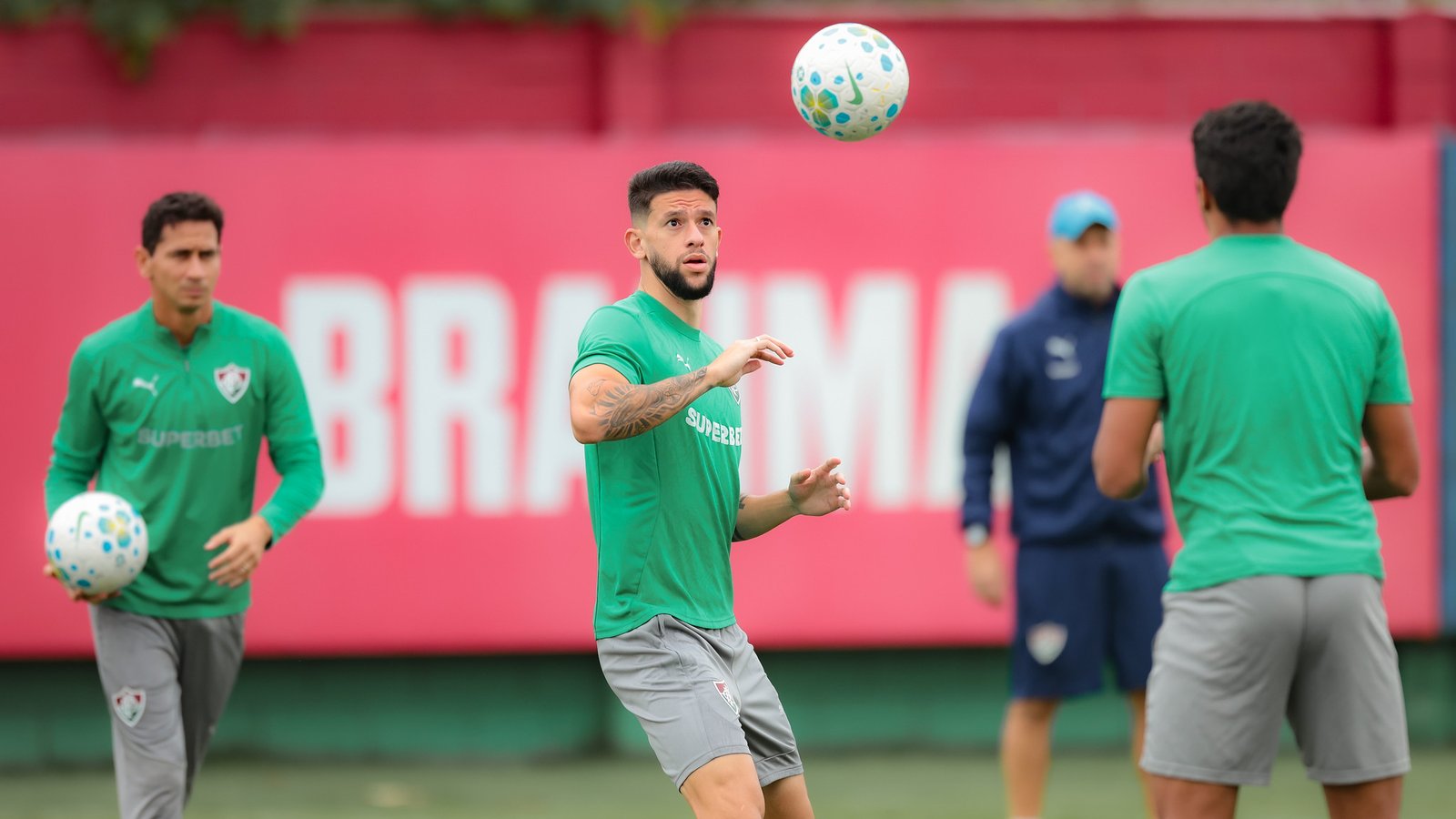 Ausência de Jemmes no Fluminense gera críticas à comissão técnica