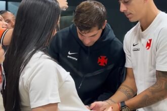 Bastidores revelam a preparação da torcida do Vasco para o clássico no Engenhão