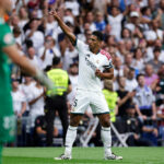 Bellingham alcança marca de 150 partidas pelo Real Madrid e mira recorde histórico