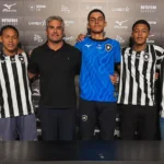 Botafogo blinda promessas da base e assina com cinco jovens talentos