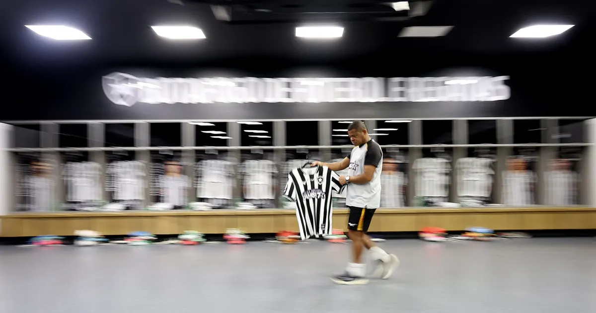 Botafogo define escalação com mudanças importantes para duelo no Nilton Santos