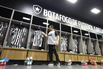 Botafogo define escalação com Ziyech como titular para clássico contra o Vasco