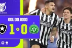 Botafogo derrota a Chapecoense com gol decisivo de Tiquinho Soares