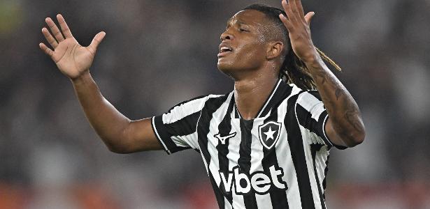 Botafogo e Chapecoense entram em campo pelo campeonato nacional