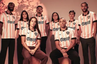 Botafogo e Mizuno revelam camisa IV em homenagem ao Outubro Rosa