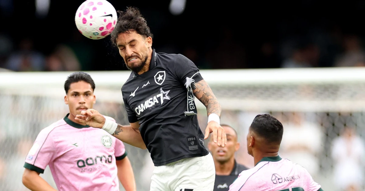 Botafogo empata com Coritiba e conquista primeiro ponto sob comando de Tite