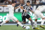 Botafogo enfrenta a Chapecoense no Nilton Santos sob pressão por vitória