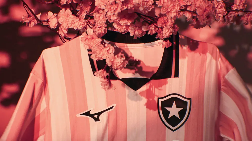 Botafogo estreia uniforme rosa no clássico Feminino do Carioca