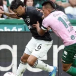 Botafogo exibe evolução tática em empate contra o Coritiba no Brasileirão