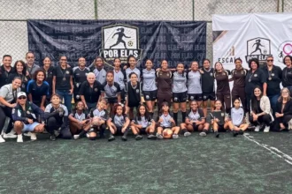 Botafogo fortalece base feminina em visita a projeto social no Rio de Janeiro