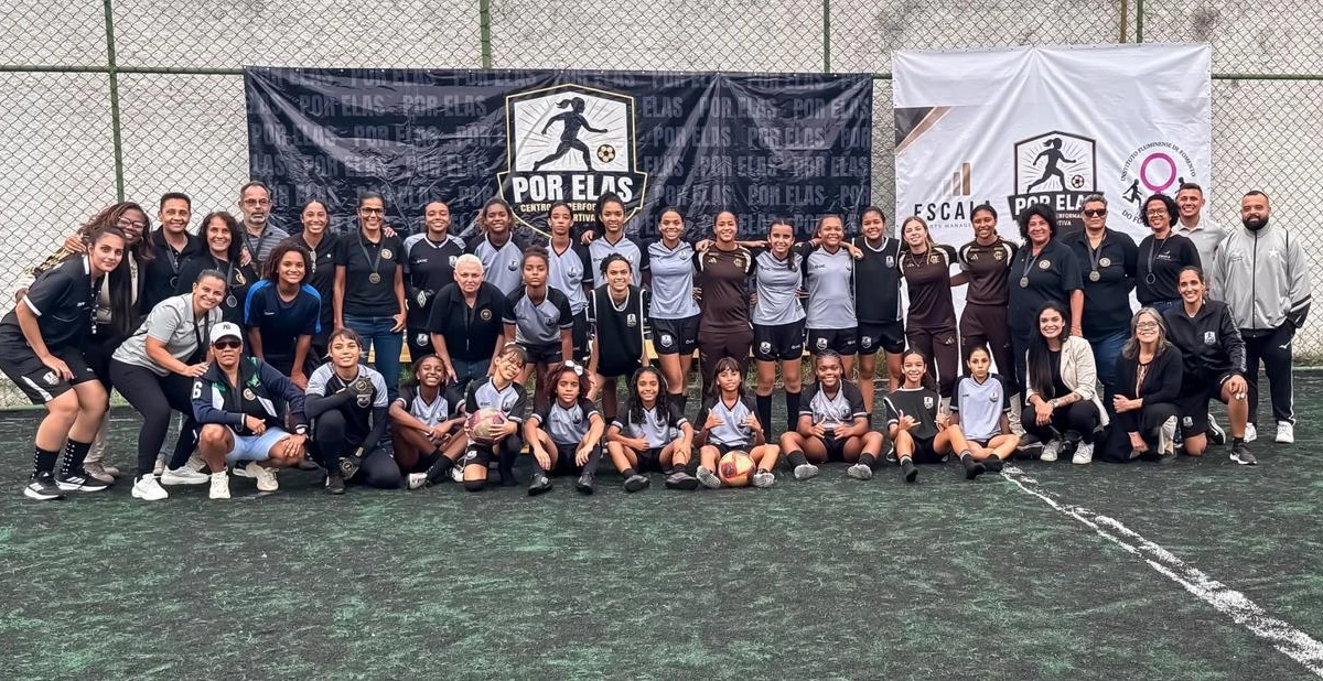 Botafogo fortalece base feminina em visita a projeto social no Rio de Janeiro