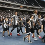 Botafogo garante vaga na Sul-americana após empate entre Corinthians e Vitória