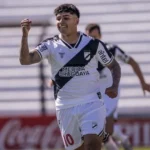 Botafogo intensifica negociações para contratar o meia Mateo Peralta