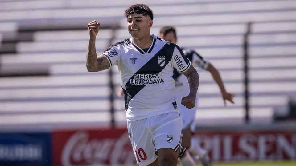 Botafogo intensifica negociações para contratar o meia Mateo Peralta