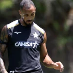 Botafogo perde Arthur Chaves e Lucas Monzón para confronto com Coritiba