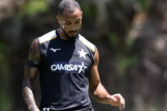 Botafogo perde Arthur Chaves e Lucas Monzón para confronto com Coritiba