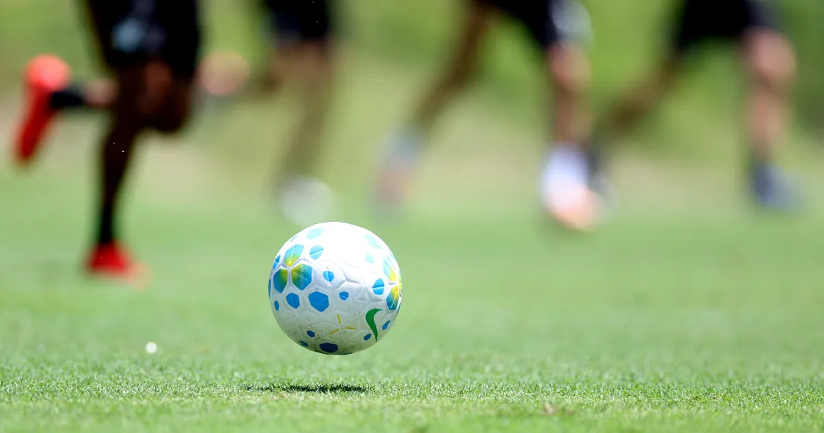 Botafogo planeja busca por volante experiente na próxima janela de transferências