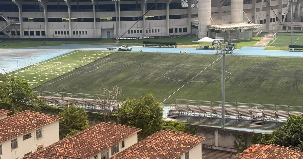 Botafogo realiza manutenção corretiva no campo anexo do estádio Nilton Santos