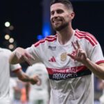 Brasileirão em disputa: flamengo lidera e clubes lutam contra o rebaixamento