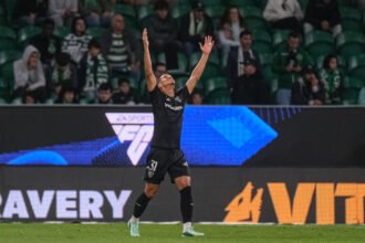 Brasileiro brilha em tropeço histórico do Sporting no futebol português