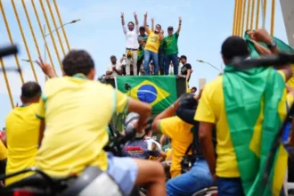 Campanha de flávio reduz atos de rua e foca em debate decisivo