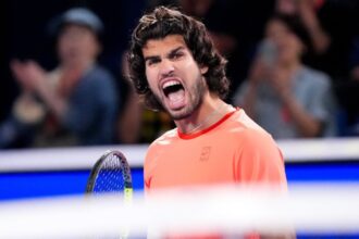Carlos Alcaraz supera instabilidade e avança no ATP 500 de Tóquio