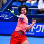 Carlos Alcaraz supera oscilação e avança à final do ATP 500 de Tóquio