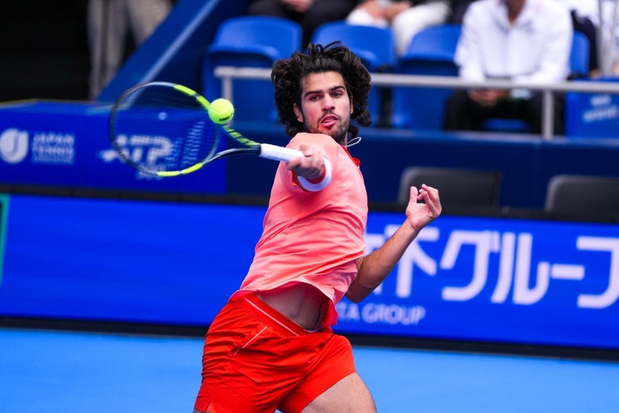 Carlos Alcaraz supera oscilação e avança à final do ATP 500 de Tóquio