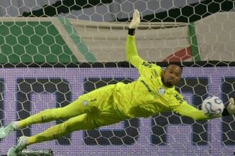 Carlos Miguel brilha nos pênaltis e garante vaga do Palmeiras na final